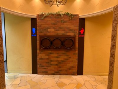 談合坂SA下りのトイレのエントランス