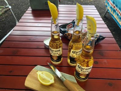 コロナビールをレモンで