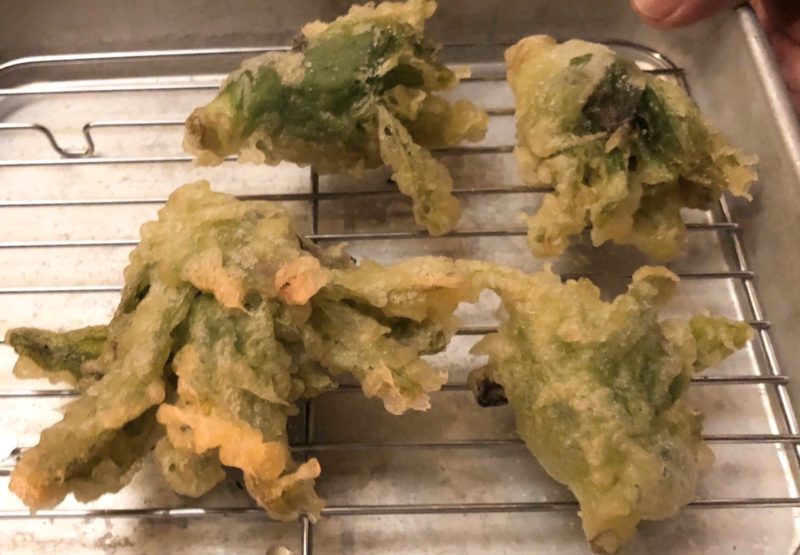 庭でふきのとうの天ぷら