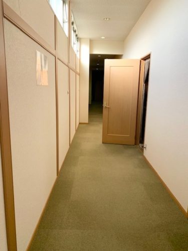 奥に貸切個室もあります