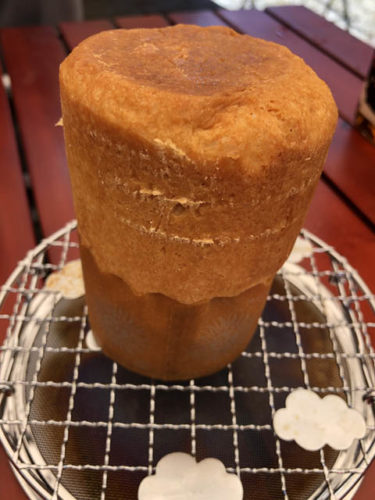 缶のパンの中身