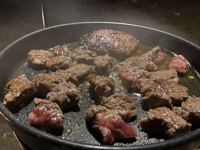 ステーキと黒毛和牛ハンバーグ焼いたらすごい脂